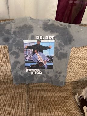 Dr. Dre & Snoop Dogg Gray Tie-Dye Short Sleeve Tee - Spots on shoulder area